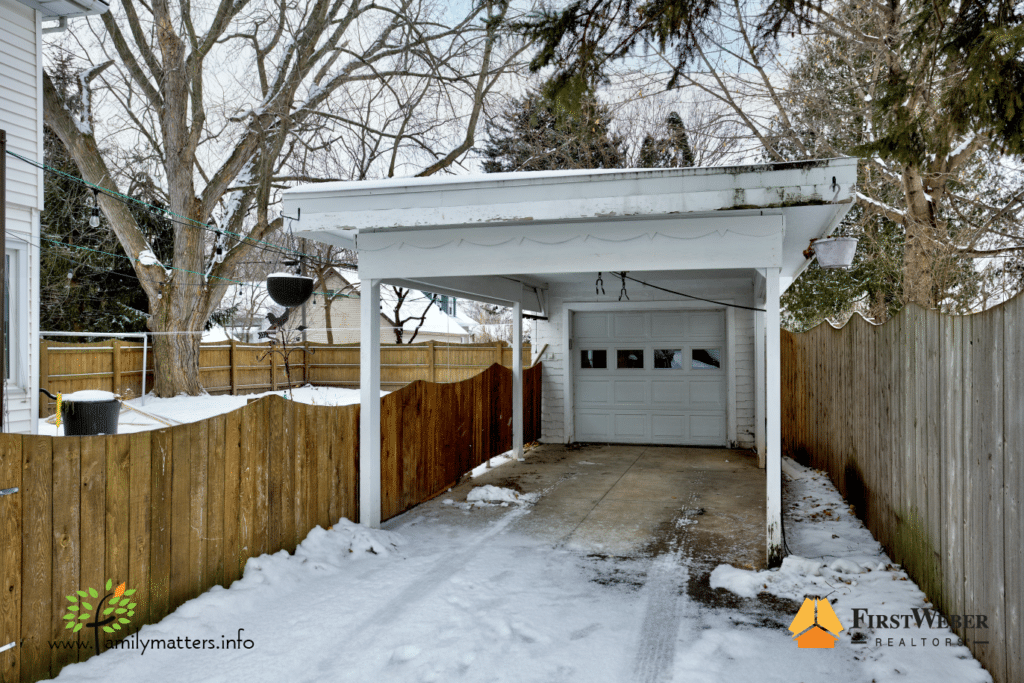 509 E Brewster for sale - garage with covered carport